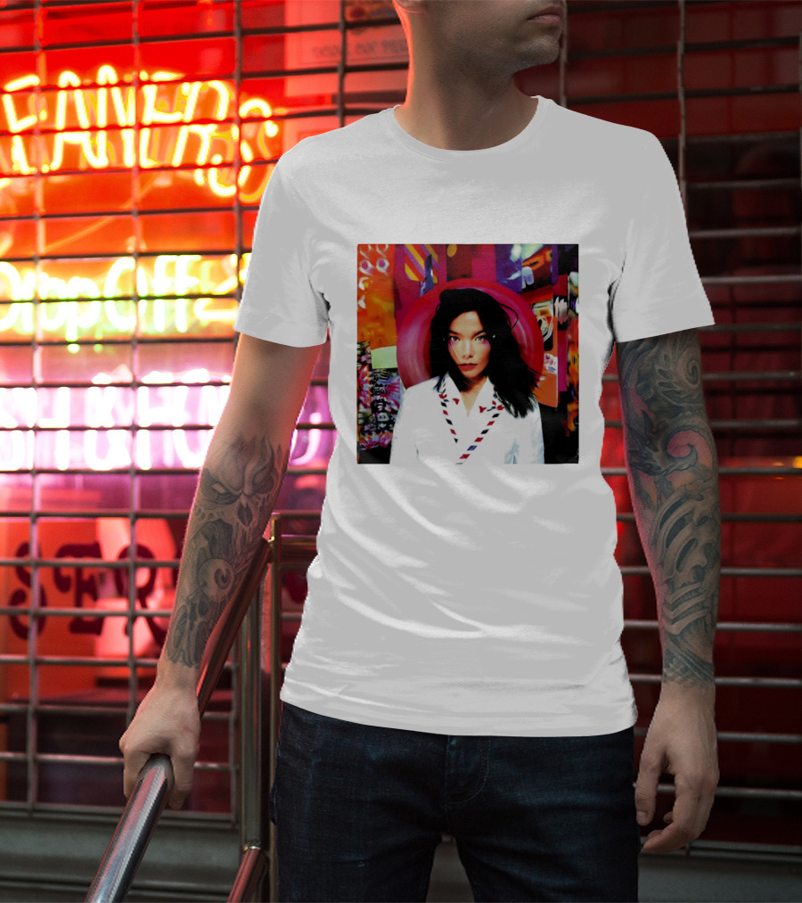 Anne Hathaway Björk And T-Shirt