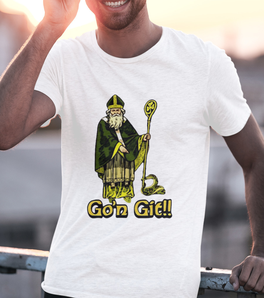 St Patrick With Shamrock Staff And Snake Go'n Git T-Shirt
