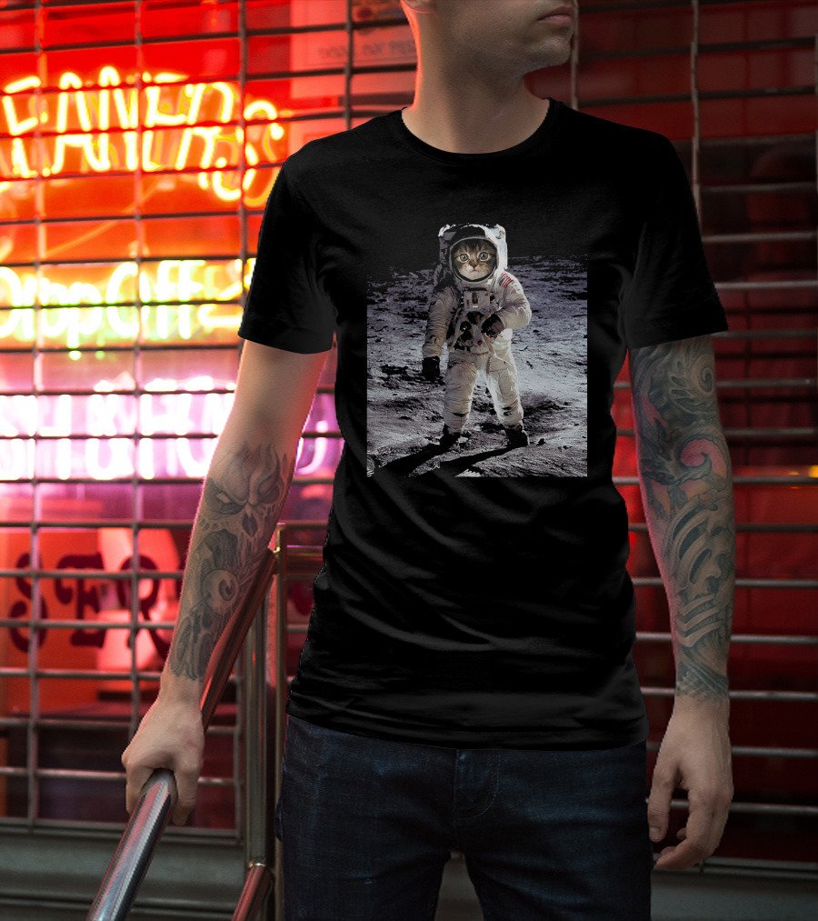 First Space Cat On The Moon Astronaut Suit Moonwalking T-Shirt