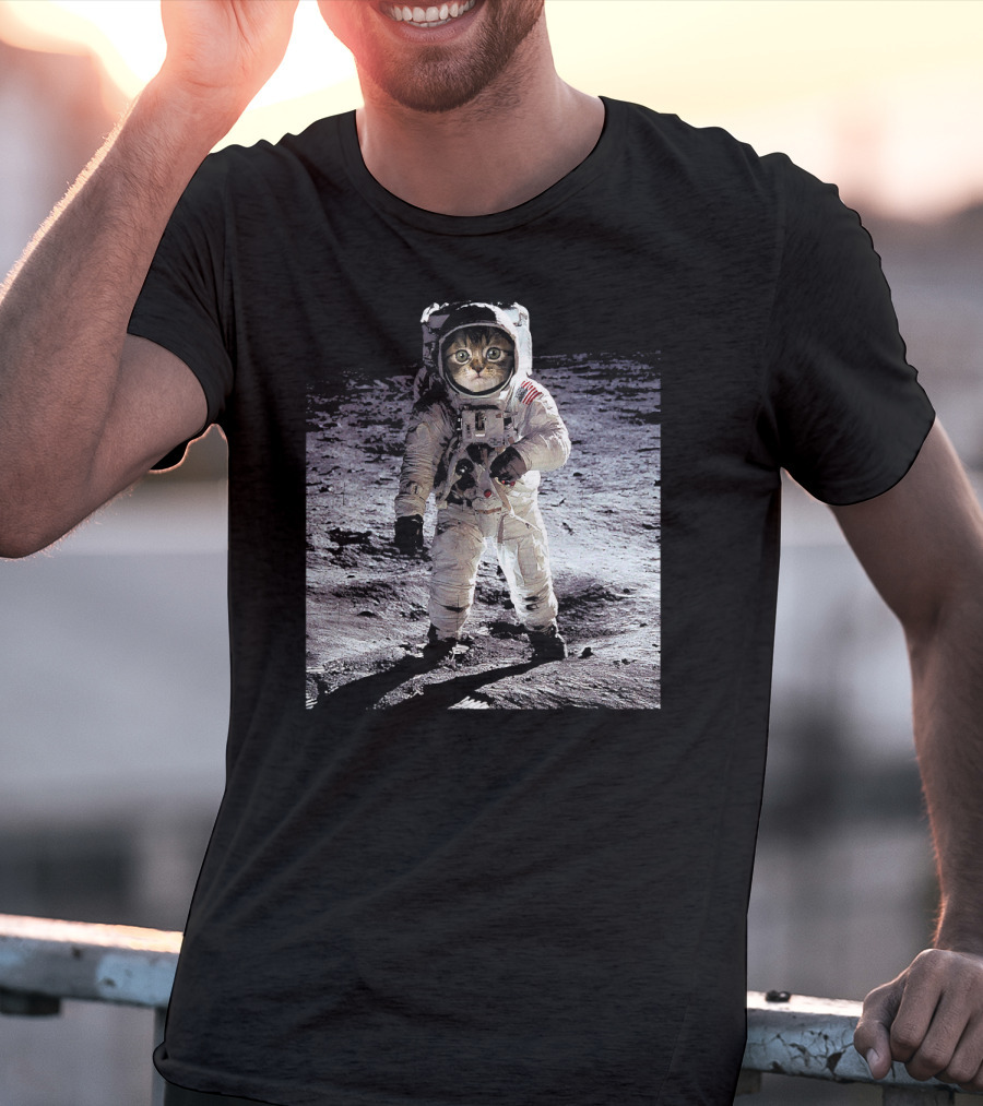 First Space Cat On The Moon Astronaut Suit Moonwalking T-Shirt