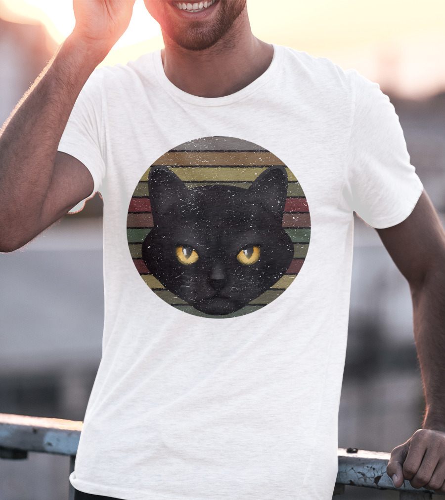 Realistic Cat Black Face On Retro Striped Circle T-Shirt