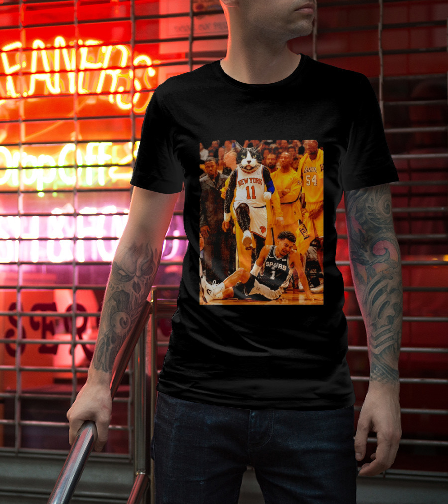 New York Knicks 11 Cat Dunks On Spurs Player Victor Wembanyama With Crowd And Lakers Players T-Shirt