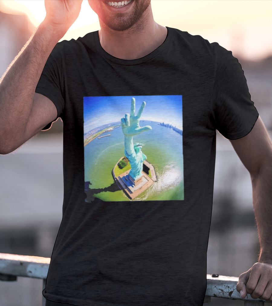 Jalen Brunson Statue Of Liberty Victory Gesture Photo T-Shirt