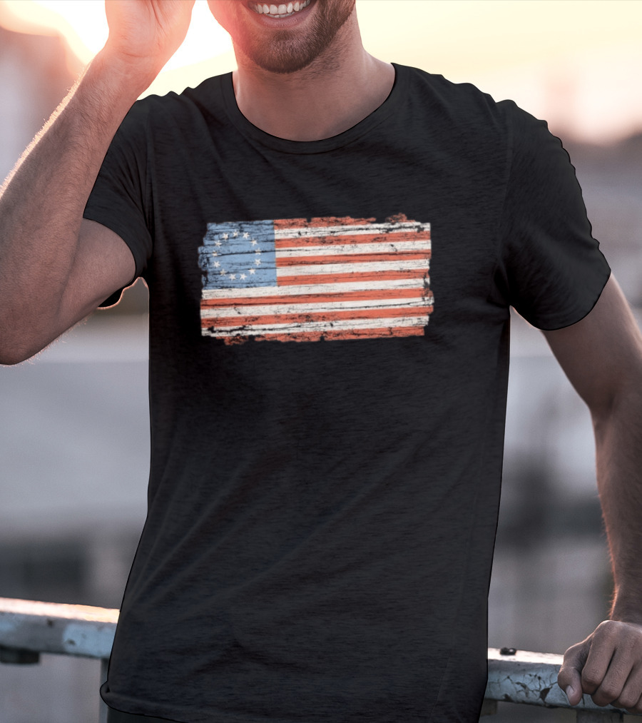 Distressed Vintage Betsy Ross Flag Thirteen Stars Retro Look T-Shirt
