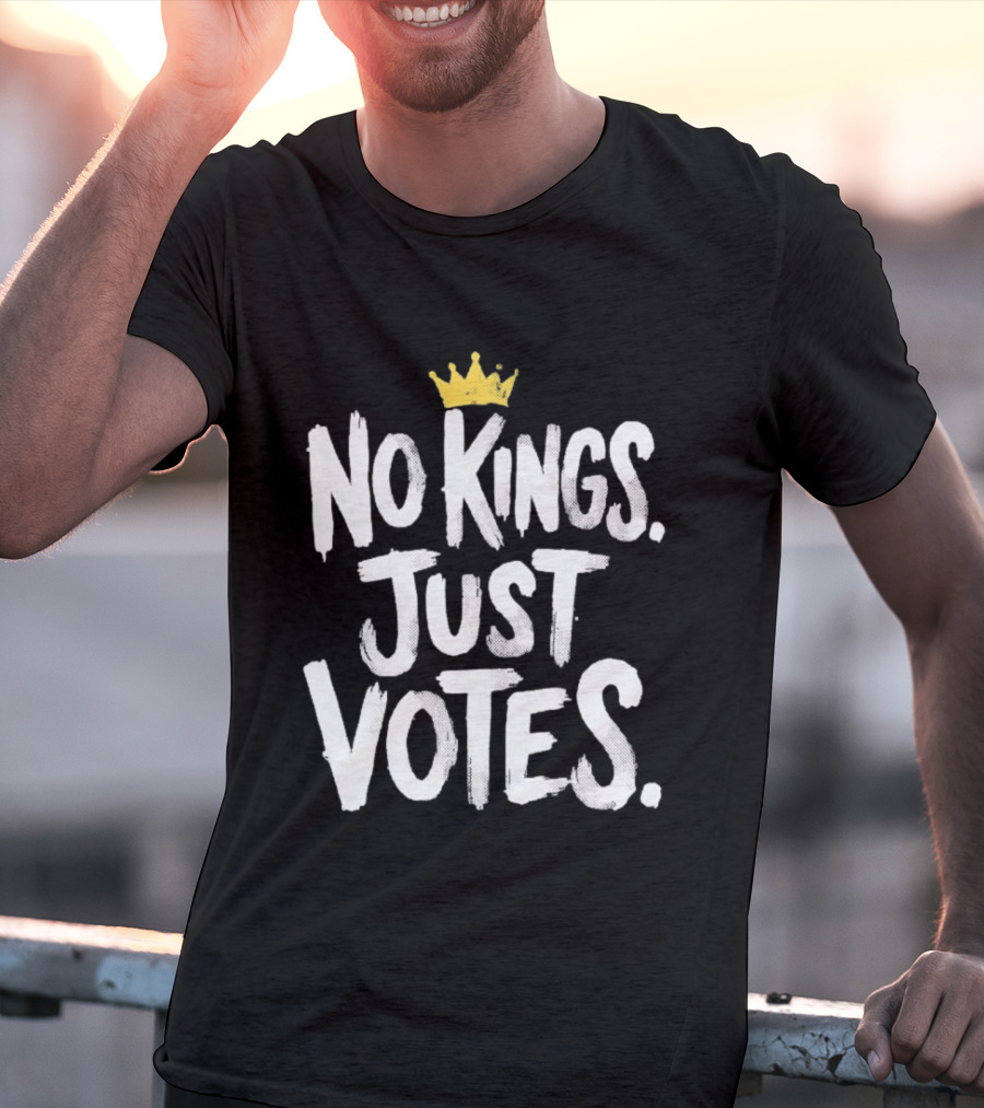 No Kings Just Votes Crown Symbol Politics Empowerment T-Shirt