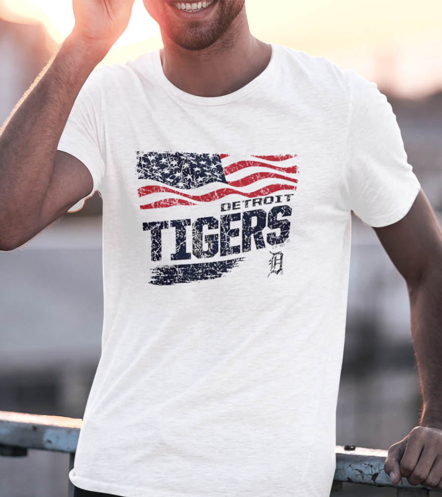 Detroit Tigers Waving American Flag 4th Of July Celebration T-Shirt