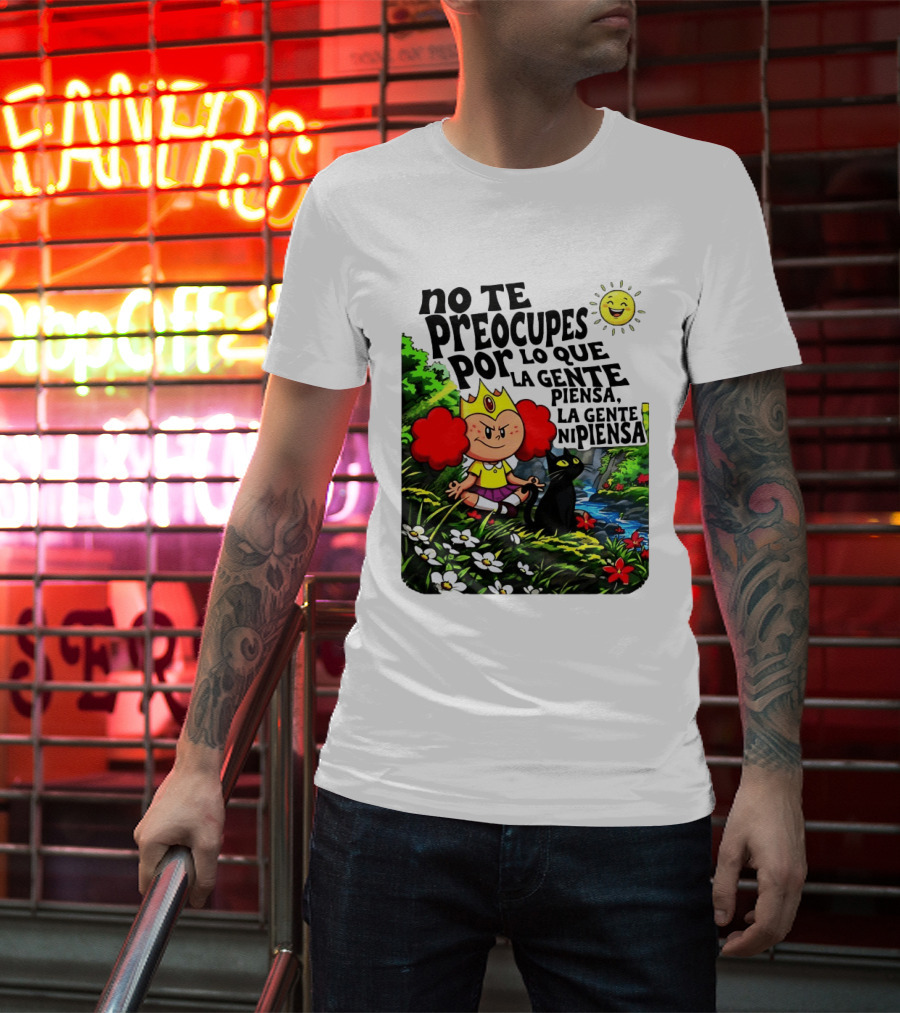 No Te Preocupes Por Lo Que La Gente Piensa Meditando Chica Corona Gato T-Shirt