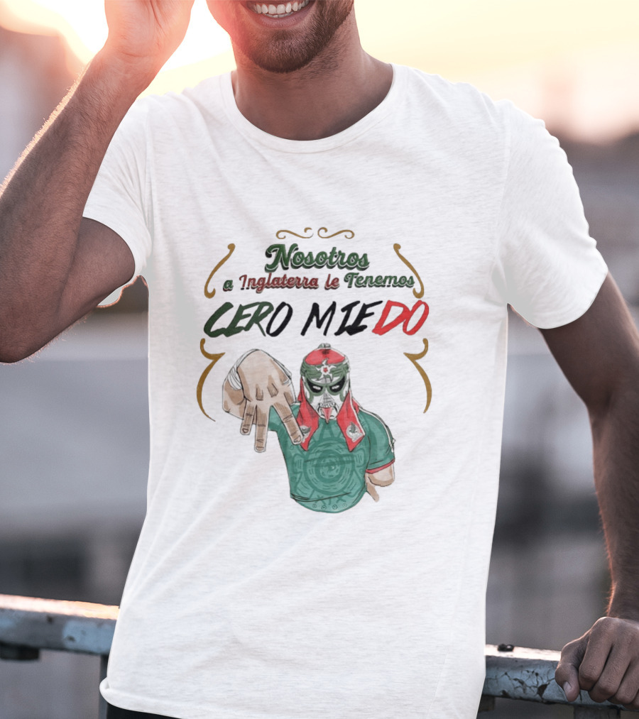 Nosotros A Inglaterra Le Tenemos Cero Miedo Luchador Mexicano Espíritu Valiente T-Shirt