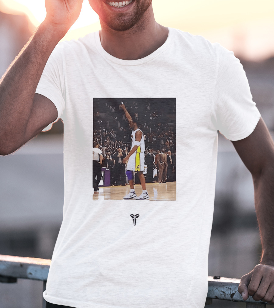 Kobe Bryant Los Angeles Lakers NBA Iconic Court Celebration T-Shirt