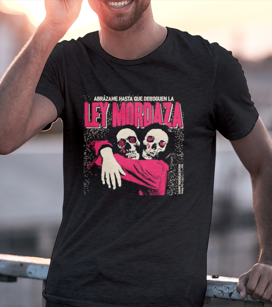 Abrazame Hasta Que Deroguen La Ley Mordaza T-Shirt