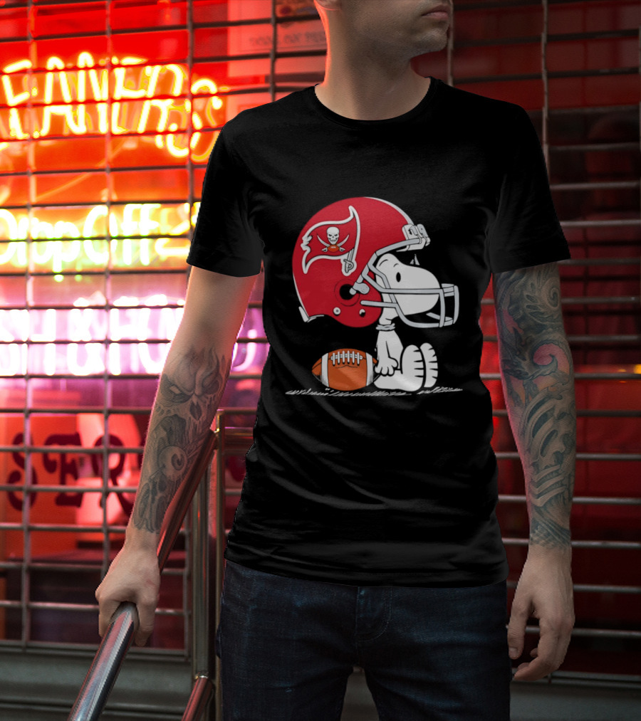 Snoopy Tampa Bay Buccaneers Football Helmet Peanuts Crossover NFL Collaboration T-Shirt