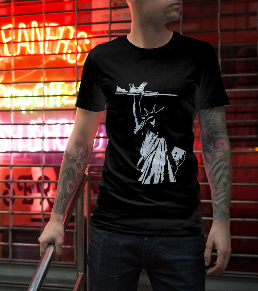 Statue Of Liberty Holding Assault Rifle July 4th Independence T-Shirt
