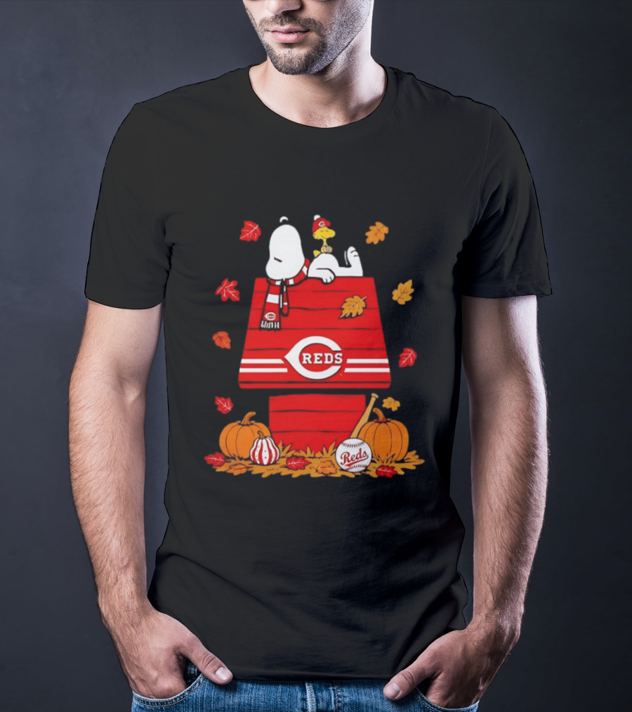 Snoopy Woodstock Cincinnati Reds Fall Baseball Pumpkins Leaves T-Shirt