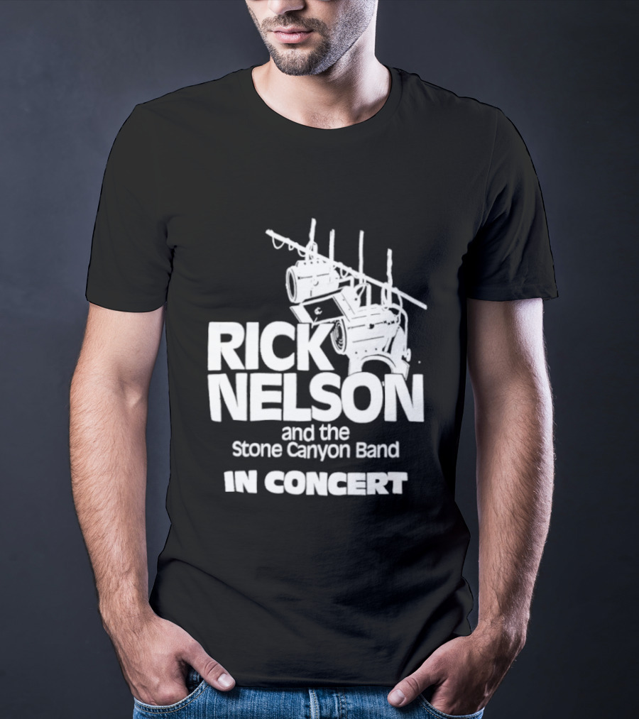 Rick Nelson And The Stone Canyon Band In Concert Trắng Trên Nền đen Dàn đèn Sân Khấu T-Shirt