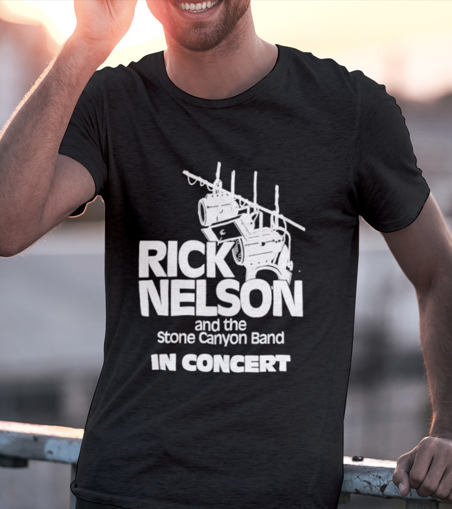Rick Nelson And The Stone Canyon Band In Concert Trắng Trên Nền đen Dàn đèn Sân Khấu T-Shirt