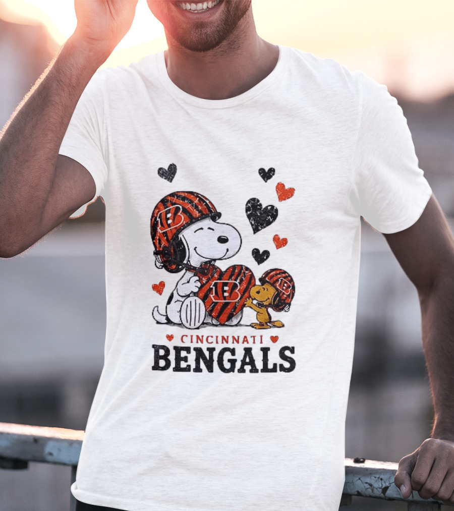 Cincinnati Bengals Peanuts Snoopy And Woodstock Love Hearts T-Shirt