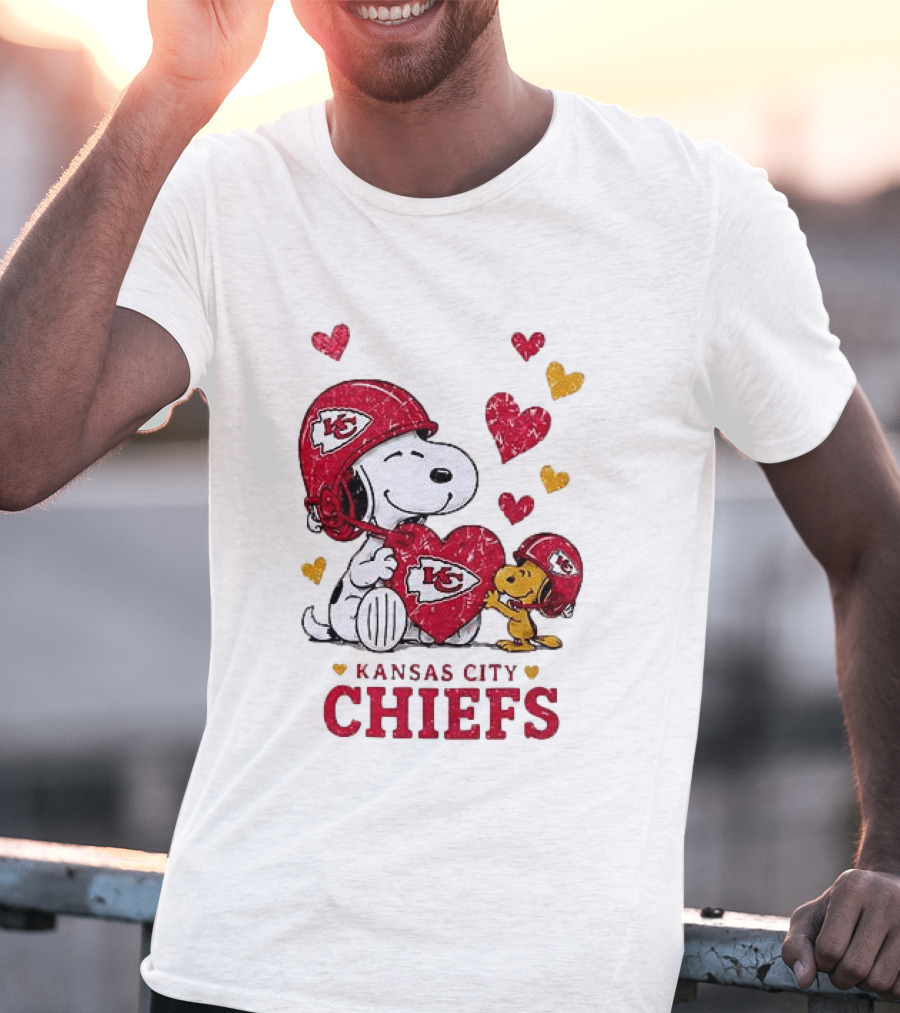 Kansas City Chiefs Peanuts Snoopy Hearts And Laughter T-Shirt