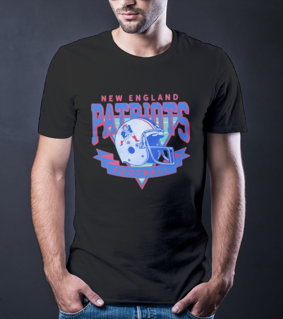 New England Patriots Football Vintage Helmet T-Shirt