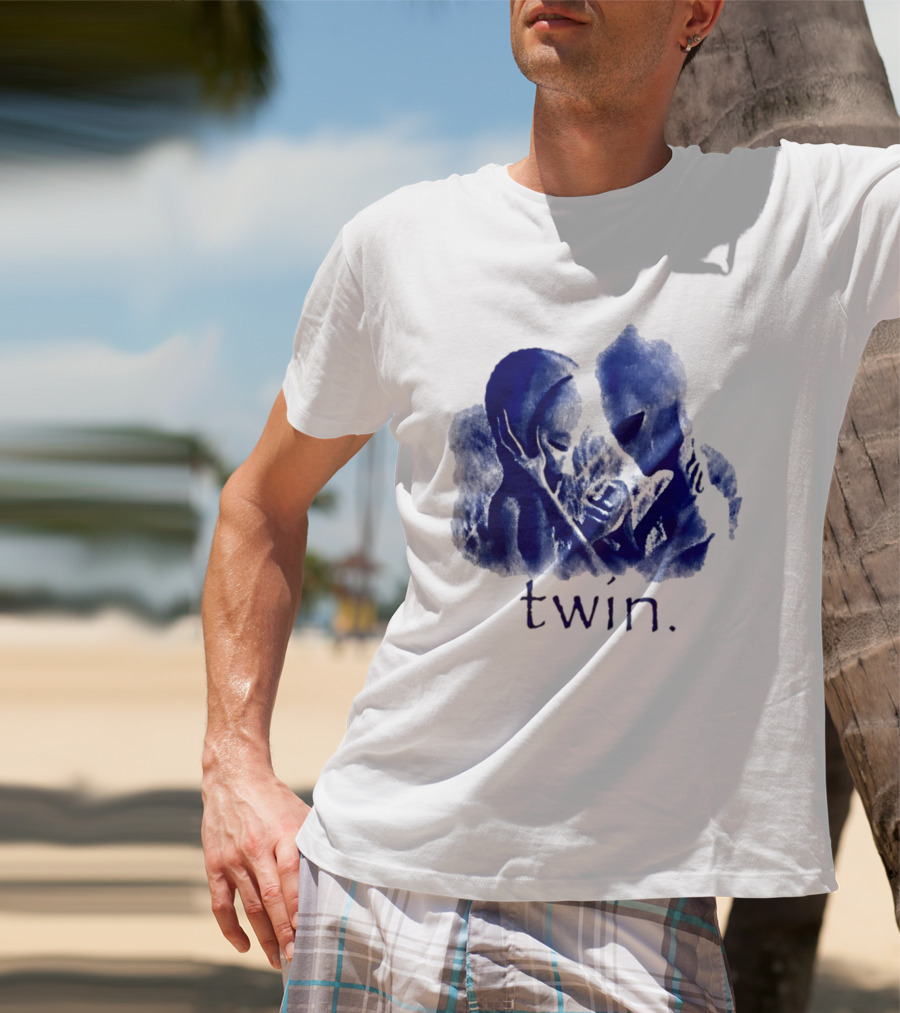 Twin Alien Extraterrestrial Sci Fi Embrace T-Shirt