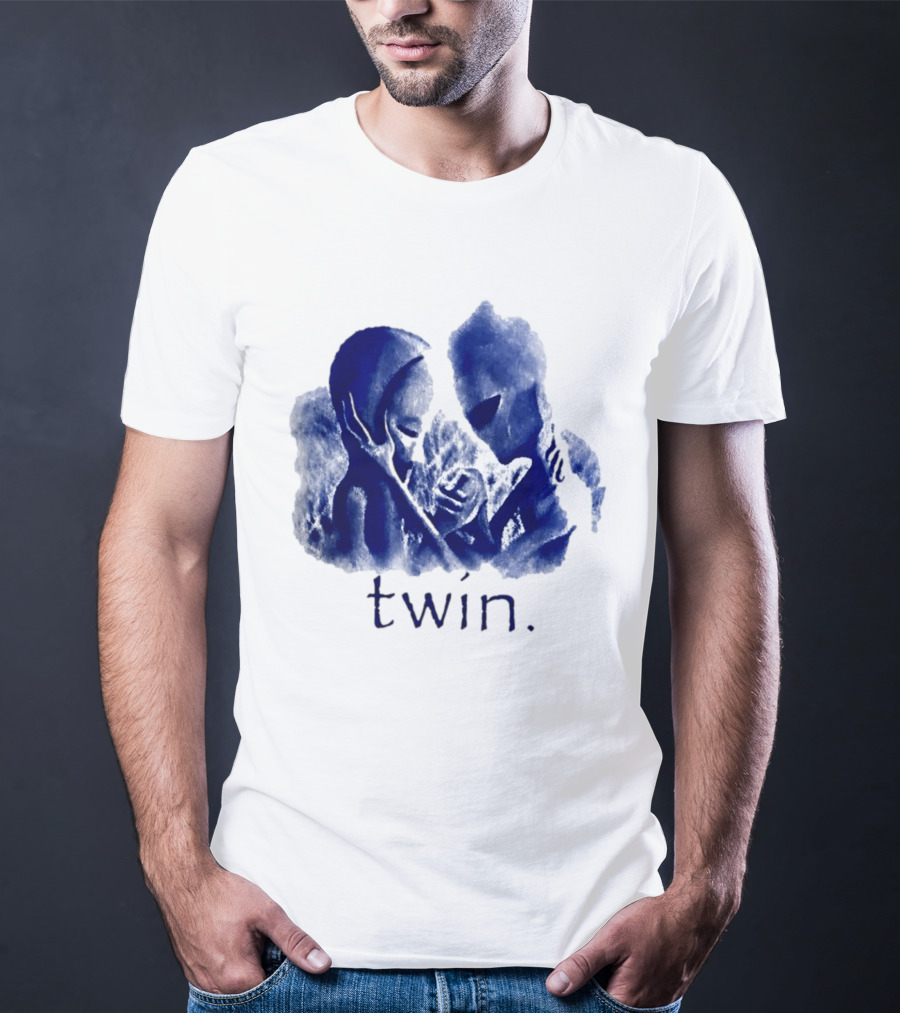 Twin Alien Extraterrestrial Sci Fi Embrace T-Shirt