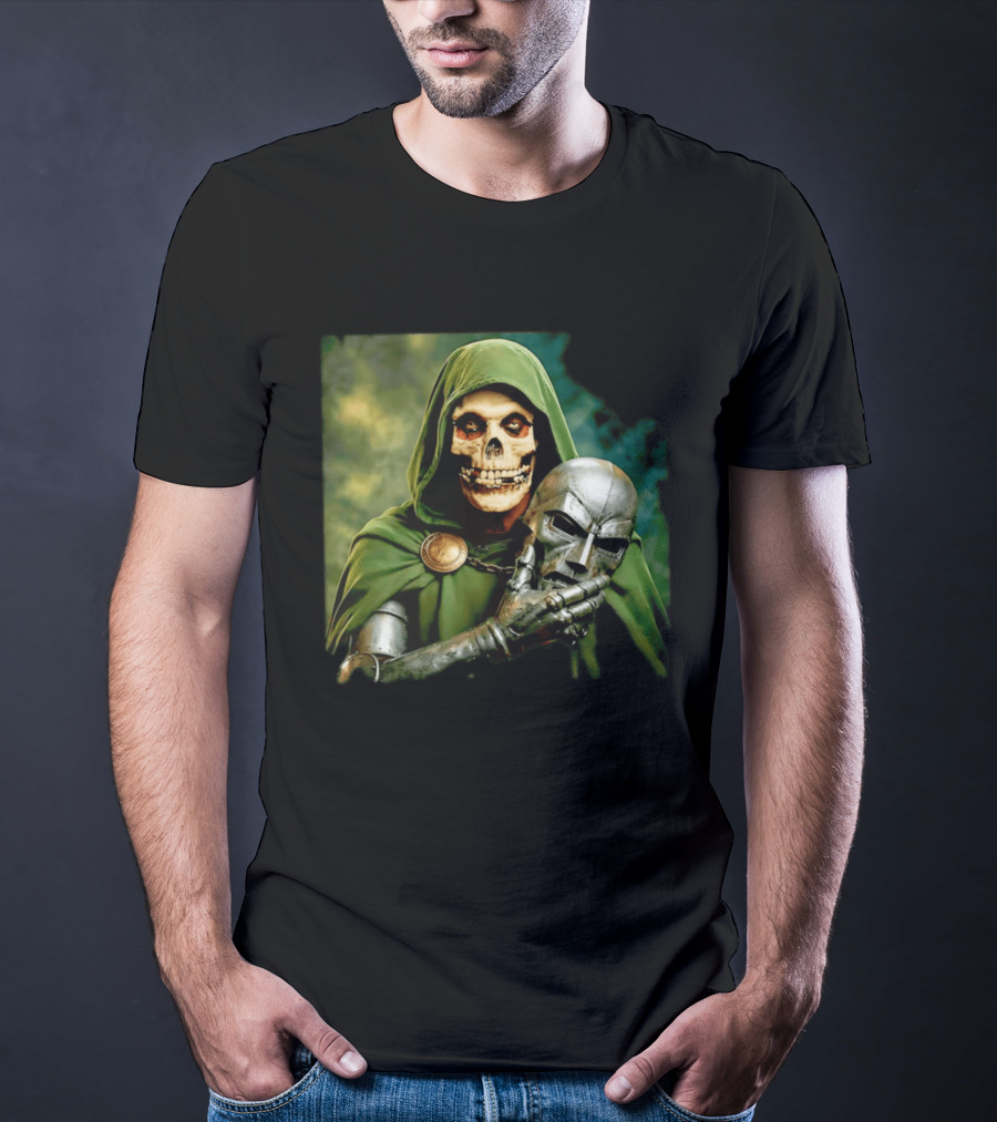 Doctor Doom Skull Face Holding Mask Supervillain Marvel T-Shirt