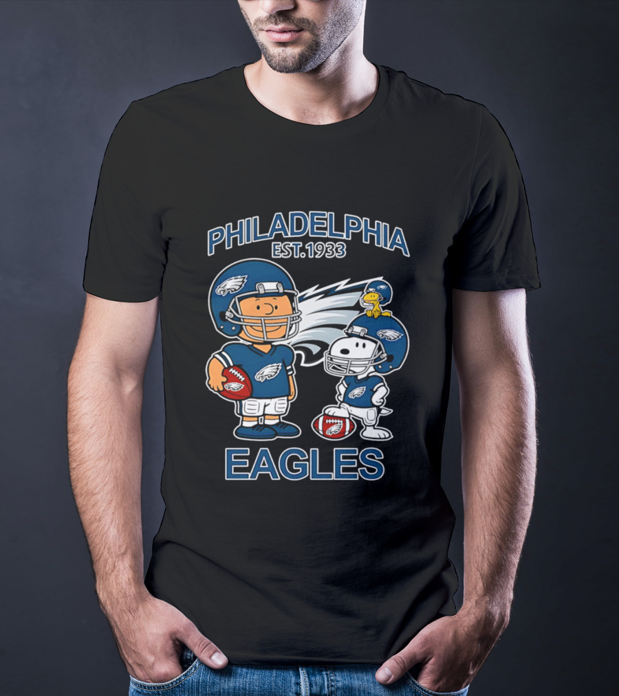 Philadelphia Est 1933 Eagles Charlie Brown Snoopy Football Team T-Shirt