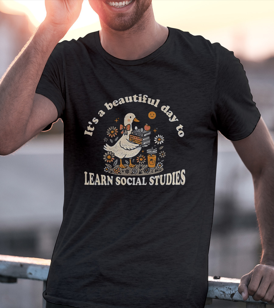 Goose It's A Beautiful Day To Learn Social Studies Happy Halloween T-Shirt