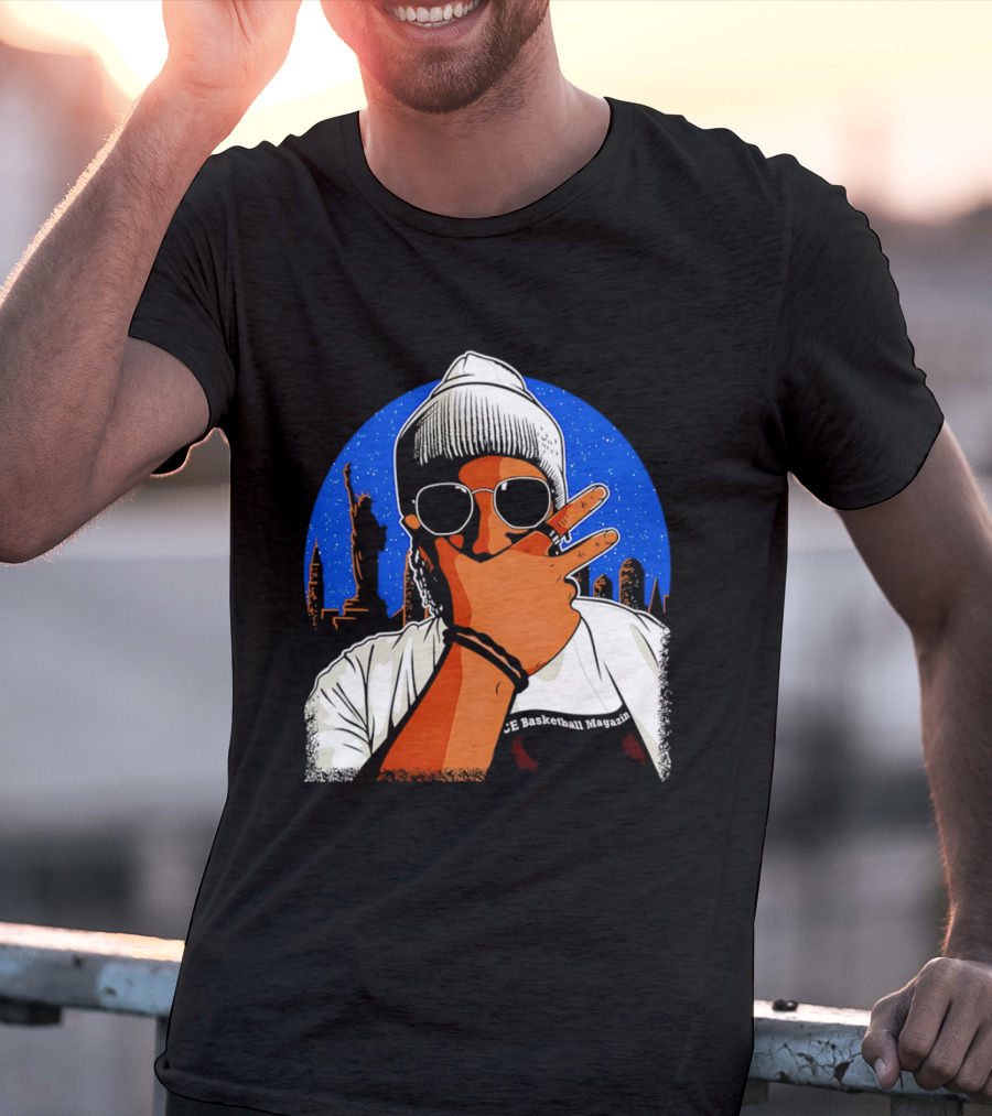 CE Basketball Magazin NYC Skyline Statue Of Liberty Statue Peace Sign T-Shirt