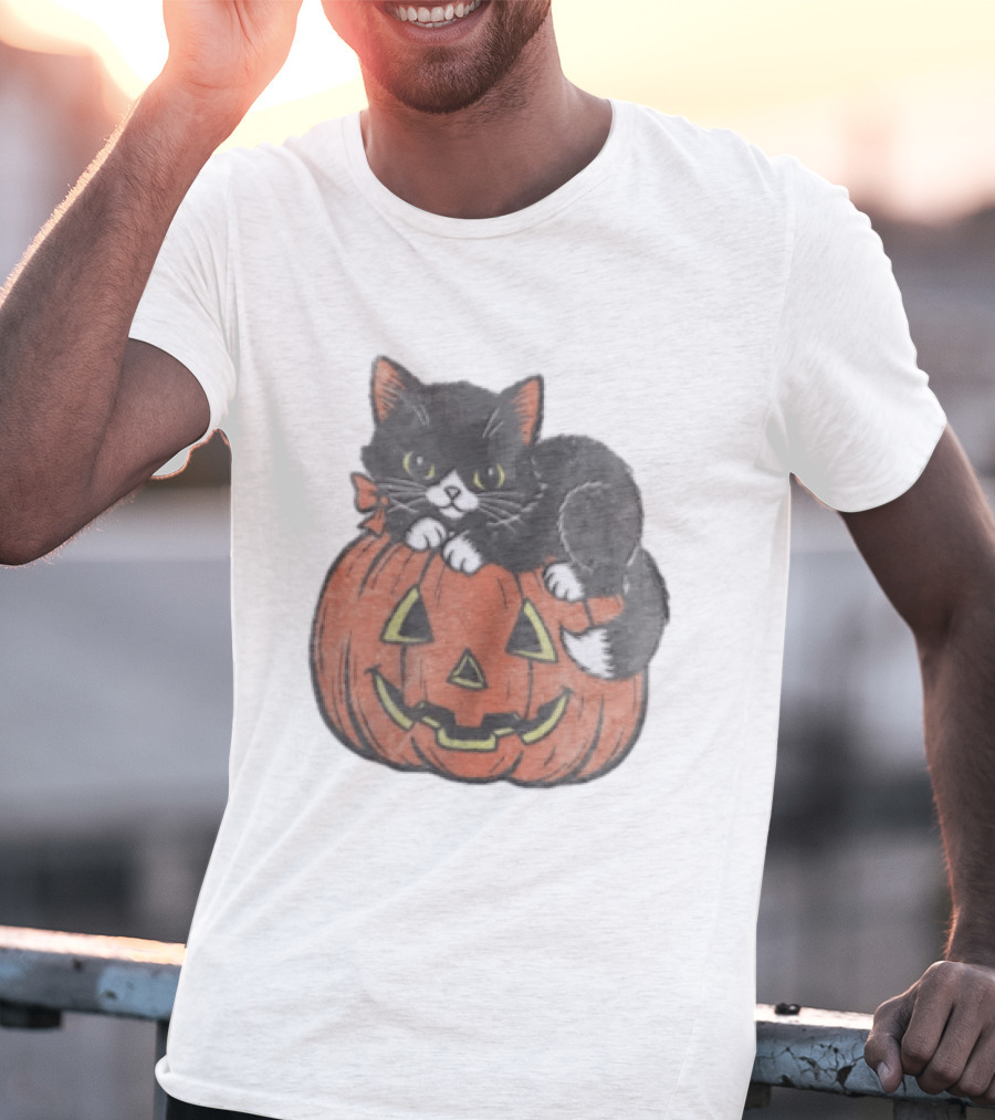 The Pumpkin Cat Halloween Black Cat On Jack O' Lantern T-Shirt