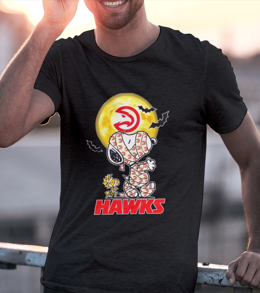 Atlanta Hawks Snoopy Woodstock Mummy Halloween Moon Bats T-Shirt
