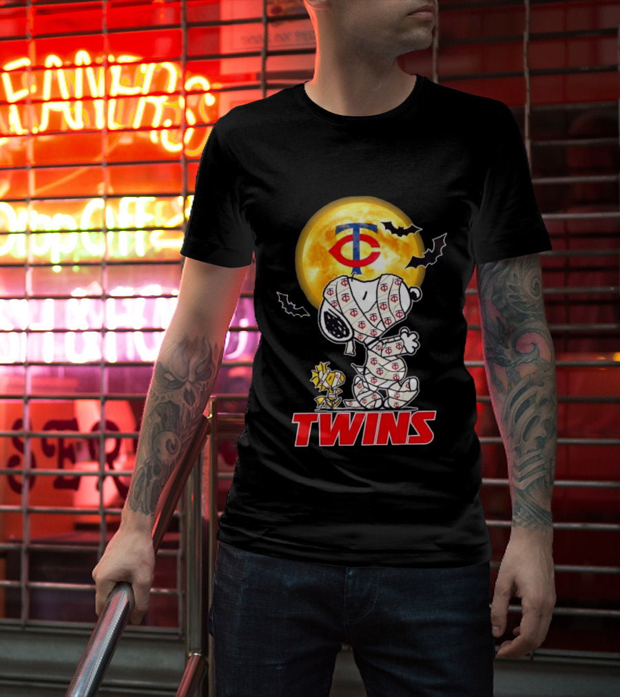Minnesota Twins Snoopy Woodstock Mummy Halloween Moon Bats T-Shirt