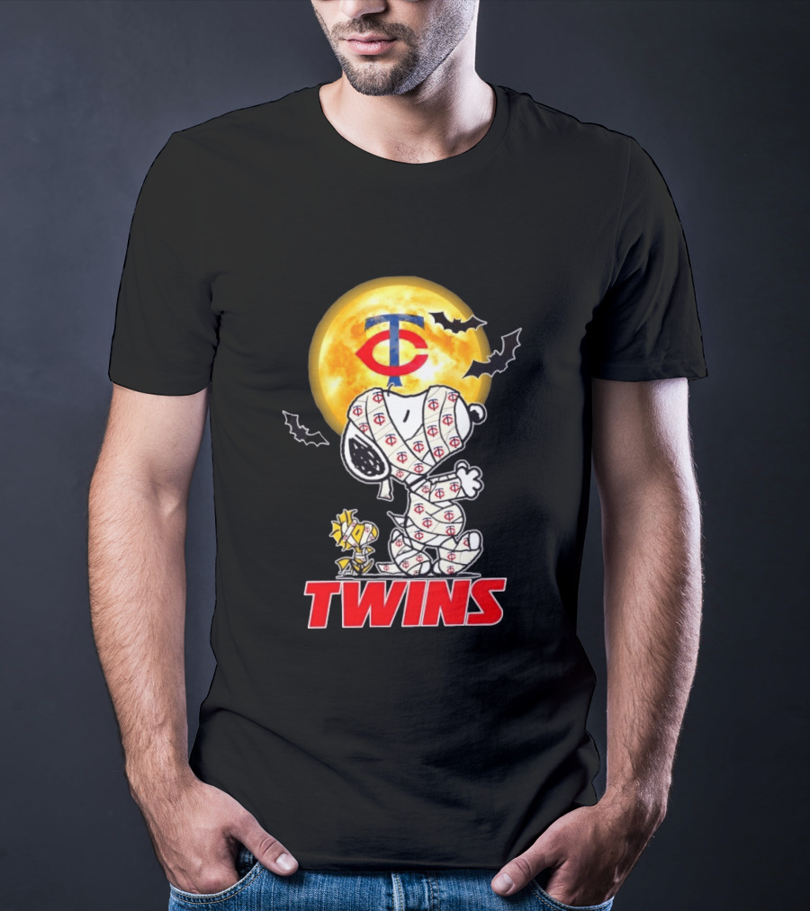 Minnesota Twins Snoopy Woodstock Mummy Halloween Moon Bats T-Shirt