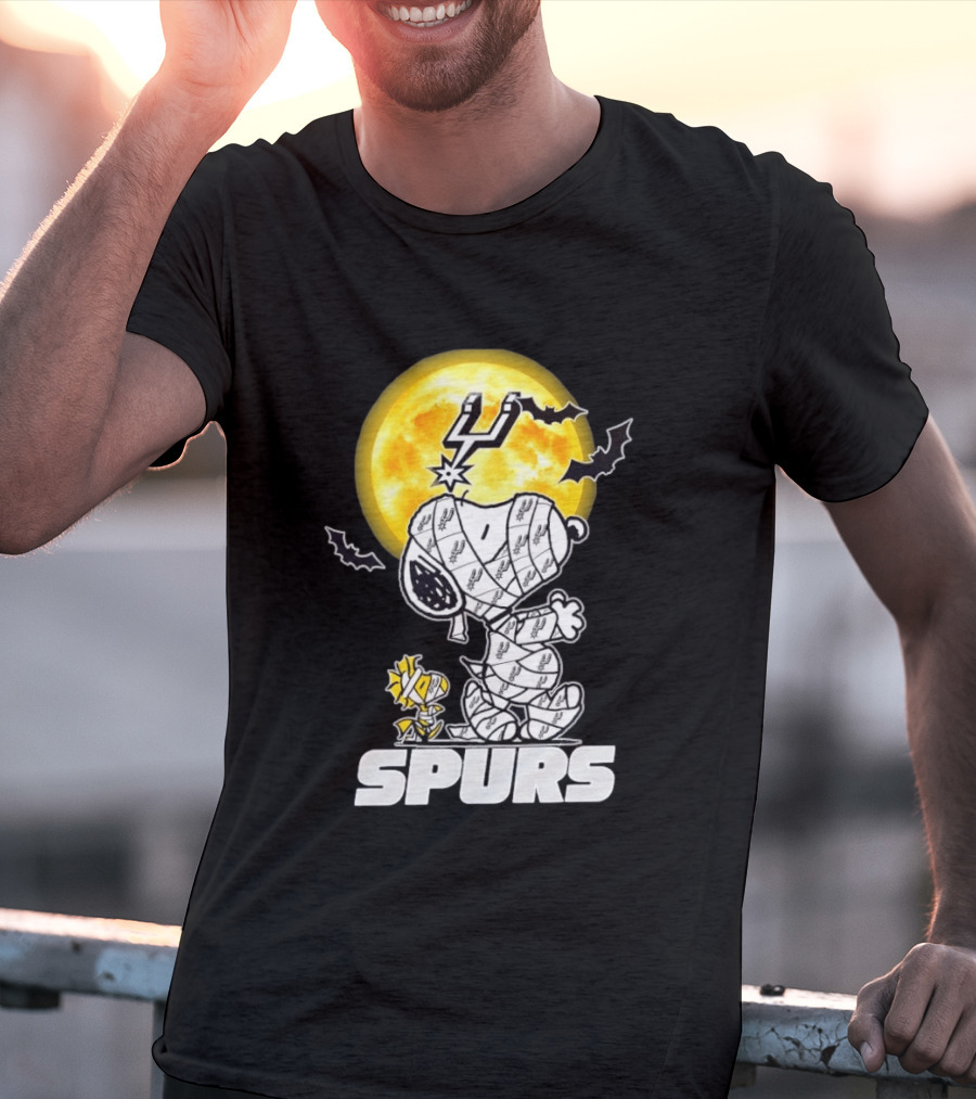 San Antonio Spurs Snoopy Woodstock Halloween Mummy Cosplay T-Shirt