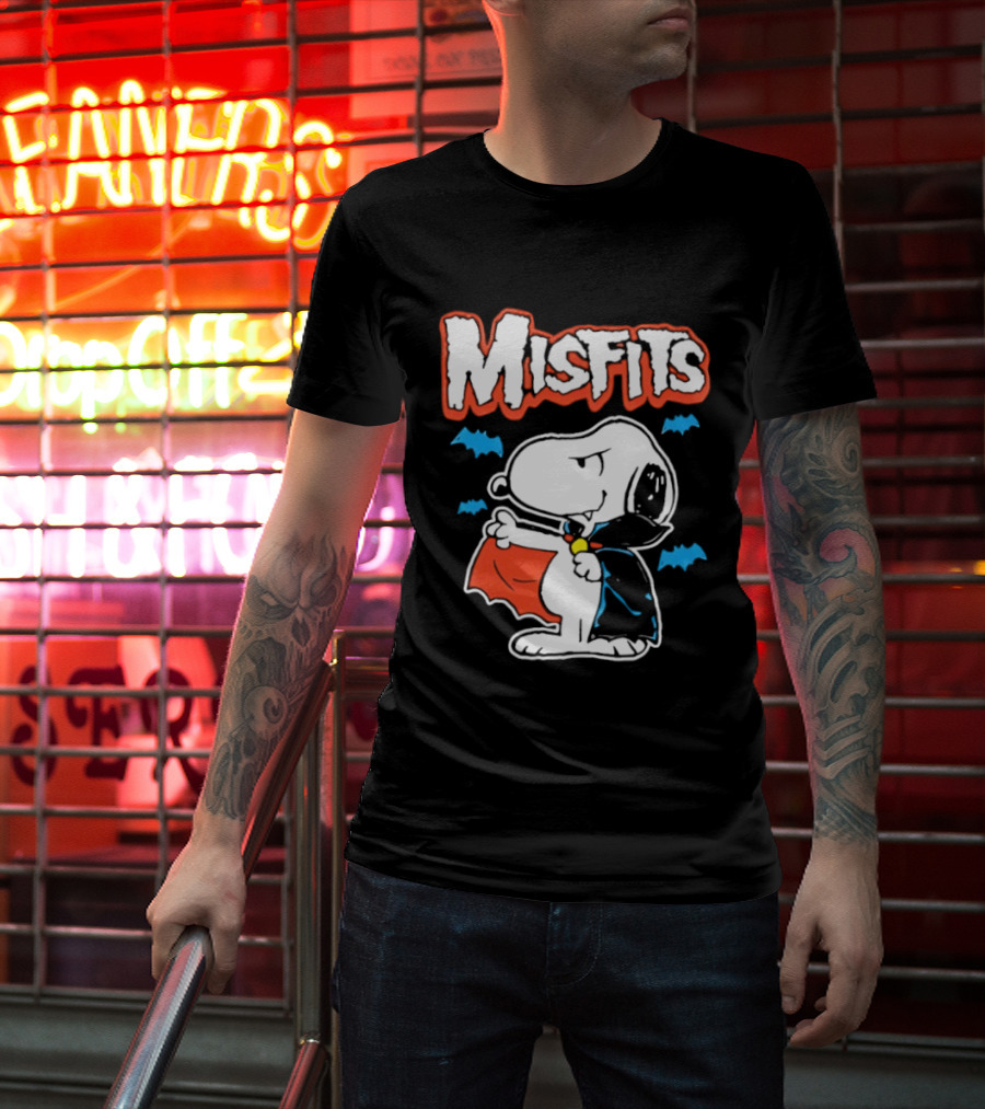 Misfits Snoopy Vampire Halloween Blue Bats Cloak T-Shirt
