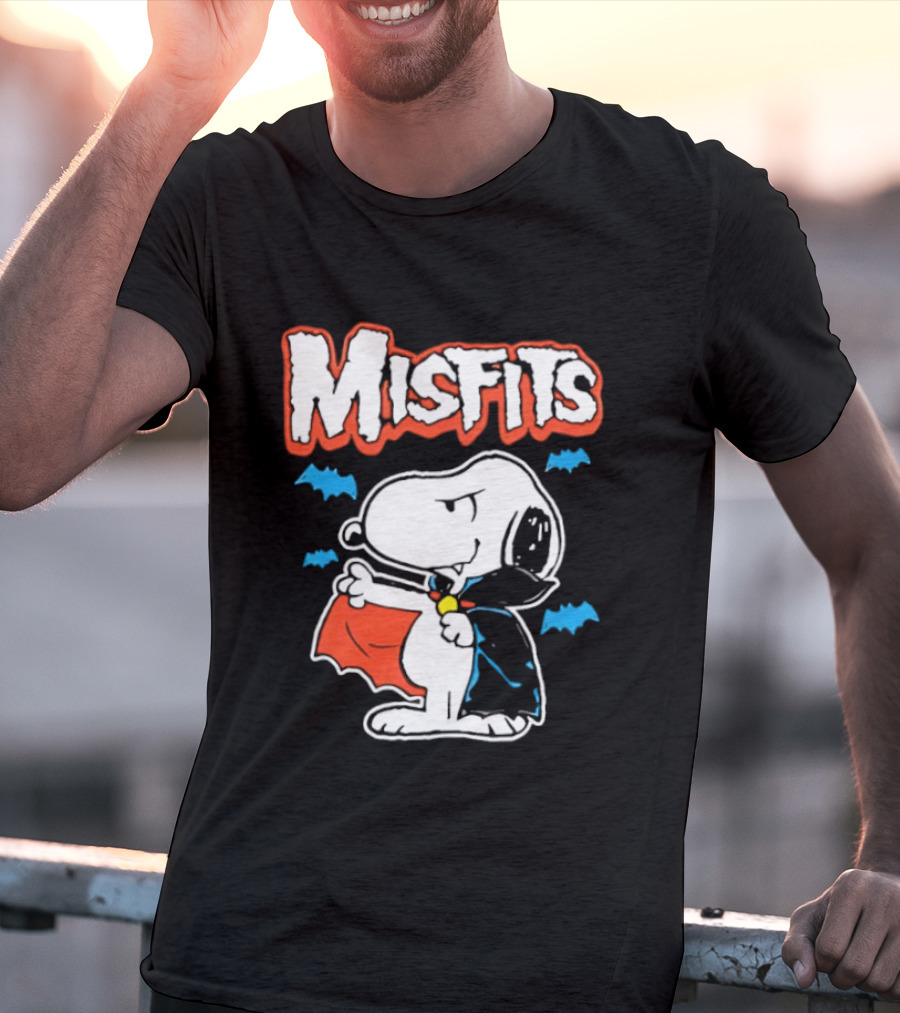 Misfits Snoopy Vampire Halloween Blue Bats Cloak T-Shirt