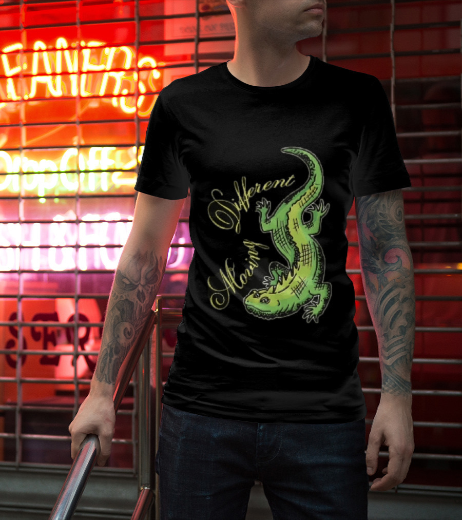 Different Moving Green Lizard Iguana Line Sketch T-Shirt