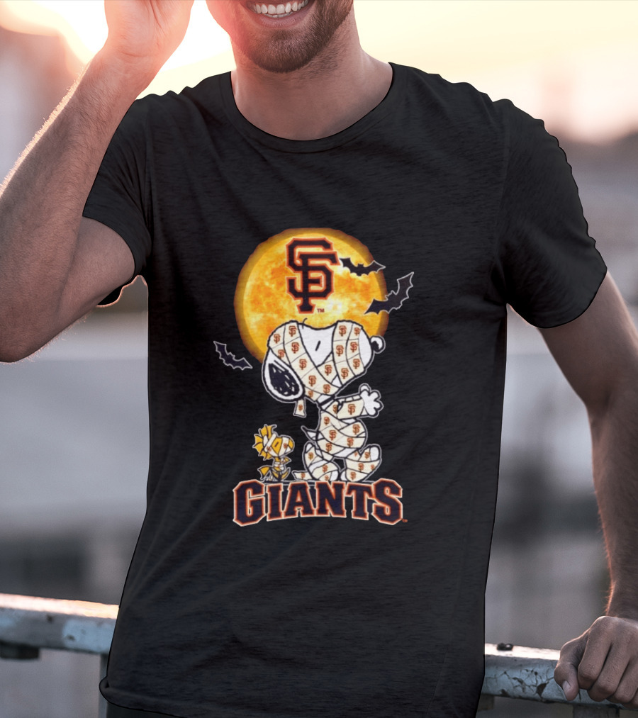 San Francisco Giants Snoopy Woodstock Mummy Halloween Moon T-Shirt