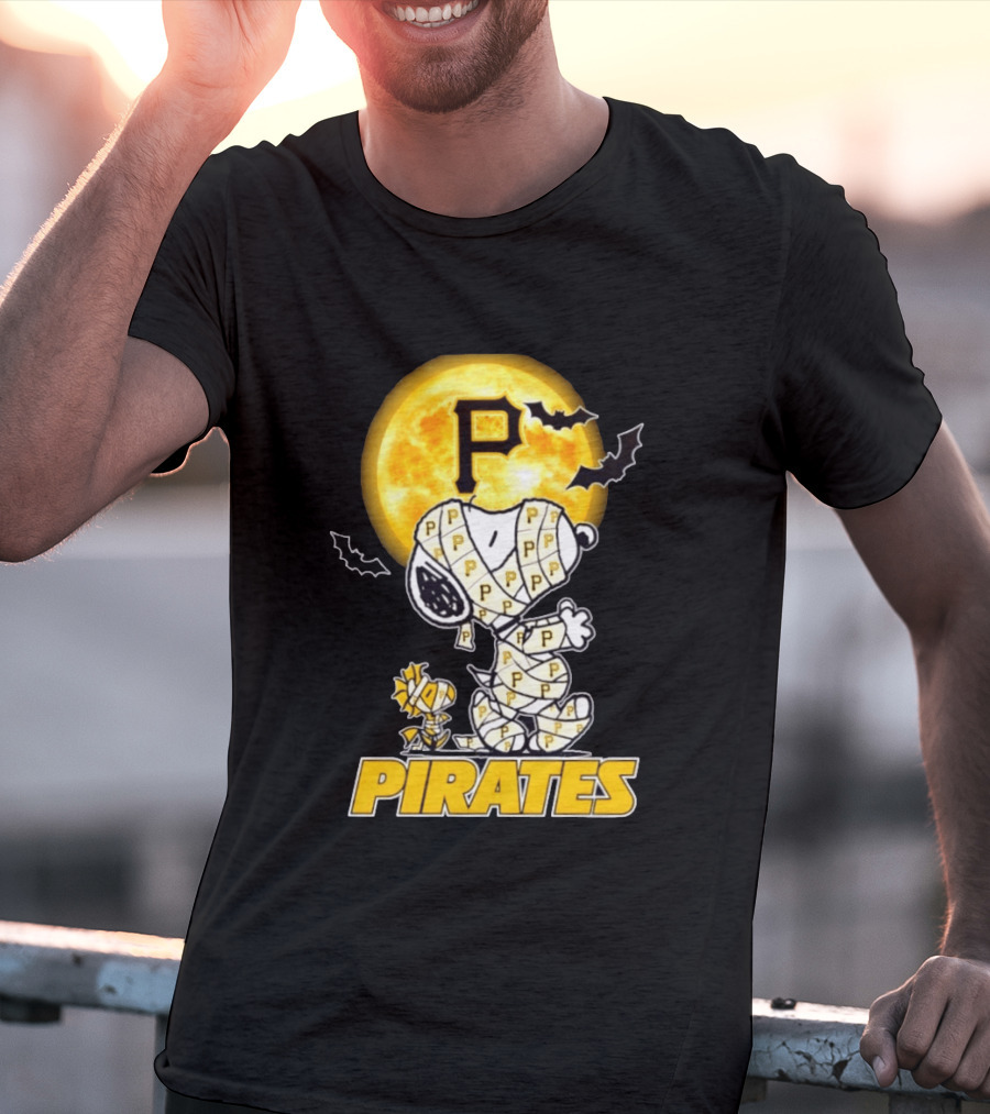 Pittsburgh Pirates Snoopy Woodstock Mummy Halloween Moon Bats T-Shirt