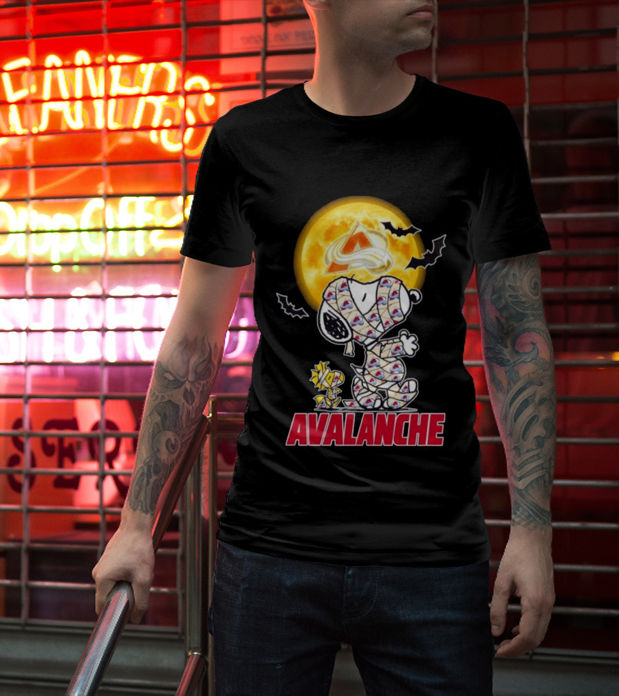 Colorado Avalanche Snoopy Woodstock Halloween Mummy Full Moon Bats T-Shirt
