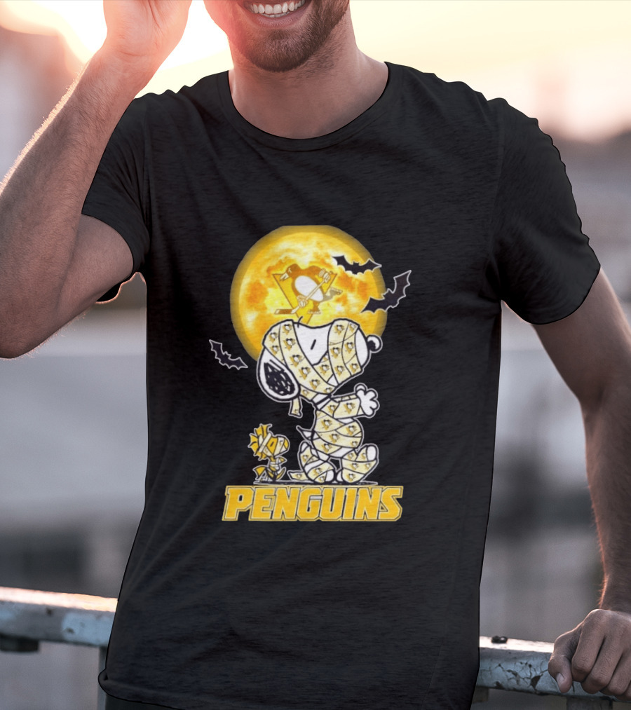 Pittsburgh Penguins Snoopy Woodstock Mummy Halloween Moon Bats T-Shirt