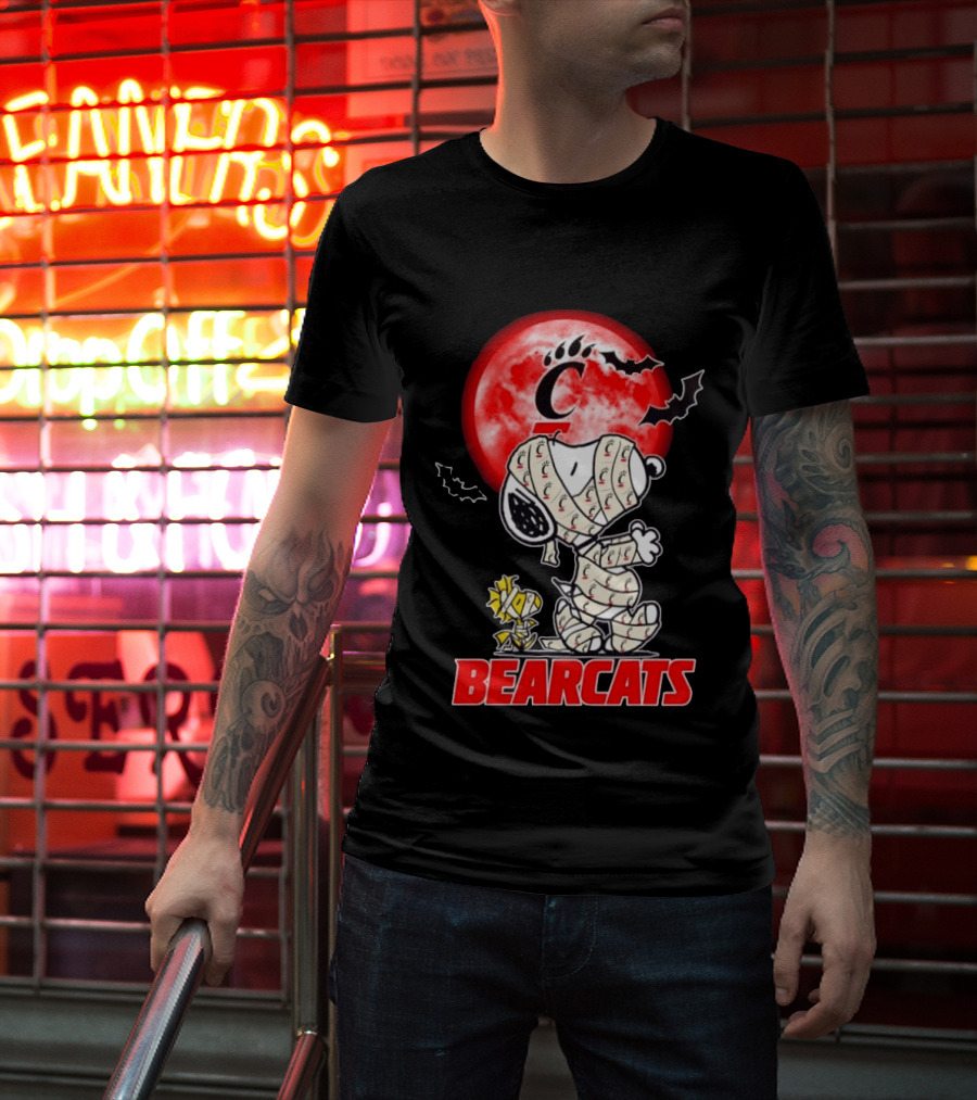 Cincinnati Bearcats Snoopy Woodstock Mummy Halloween Moon T-Shirt