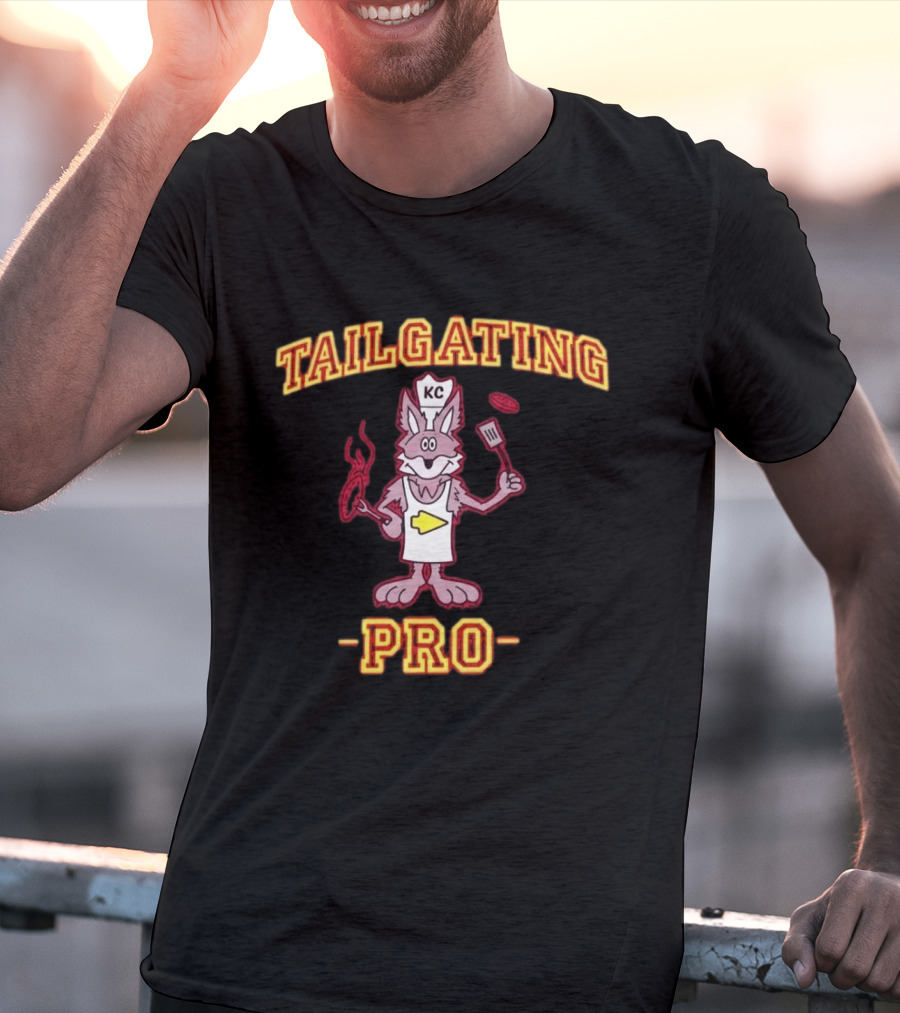 Tailgating Pro KC Chiefs Kingdom BBQ Wolf Fan Gear T-Shirt