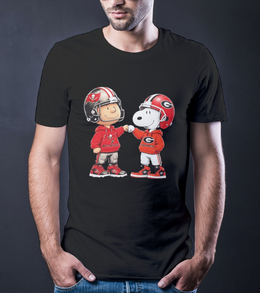 Charlie Brown Snoopy Tampa Bay Buccaneers Georgia Bulldogs Fist Bump T-Shirt