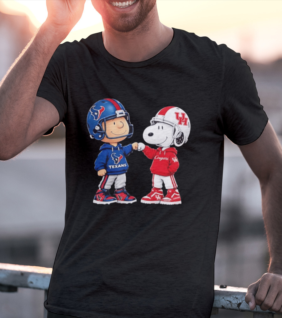 Peanuts Snoopy And Charlie Brown Houston Texans Vs Houston Cougars Fan Gear T-Shirt