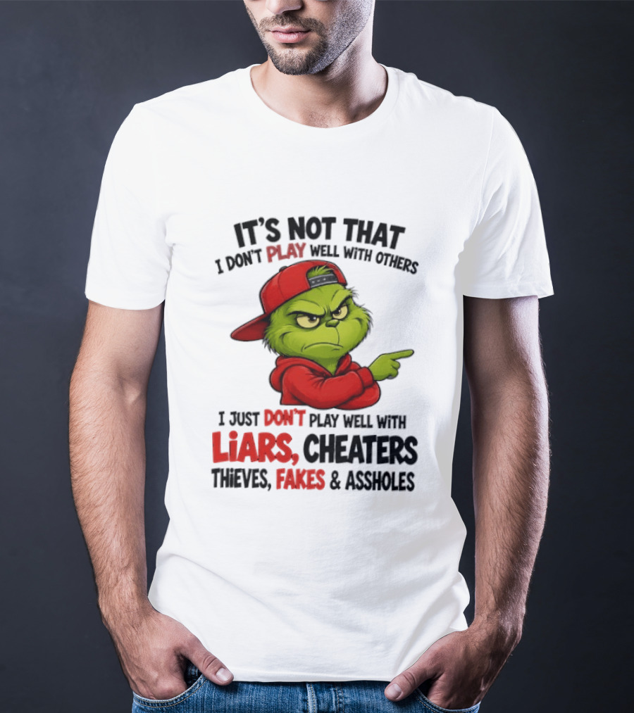Grinch It's Not That I Don't Play Well With Others I Just Don't Play Well With Liars Cheaters Thieves Fakes & Assholes T-Shirt