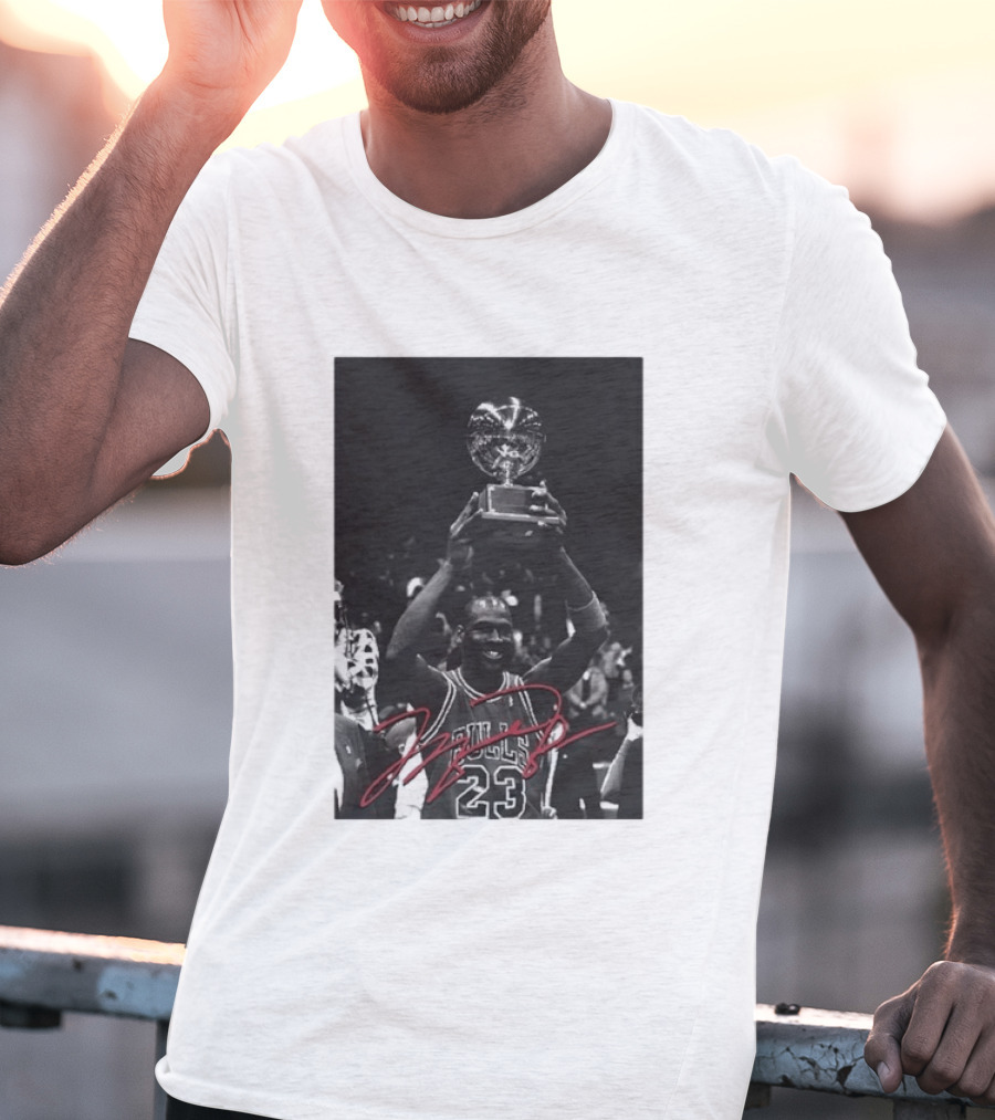 Chicago Bulls Michael Jordan Trophy Victory Celebration Image 23 Signature T-Shirt