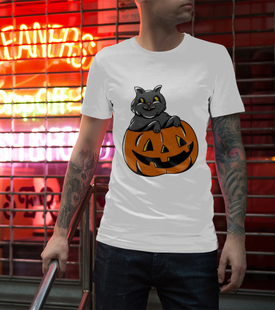 Black Cat In Jack O' Lantern Halloween Pumpkin T-Shirt