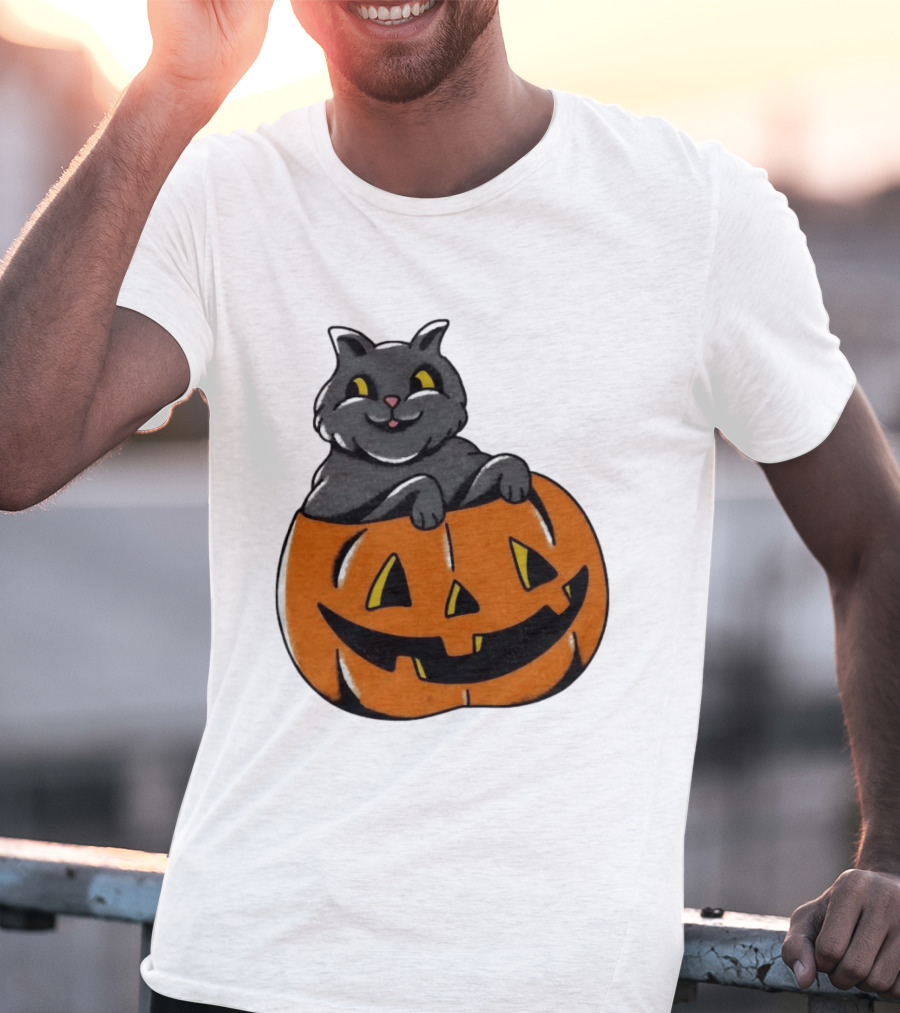 Black Cat In Jack O' Lantern Halloween Pumpkin T-Shirt