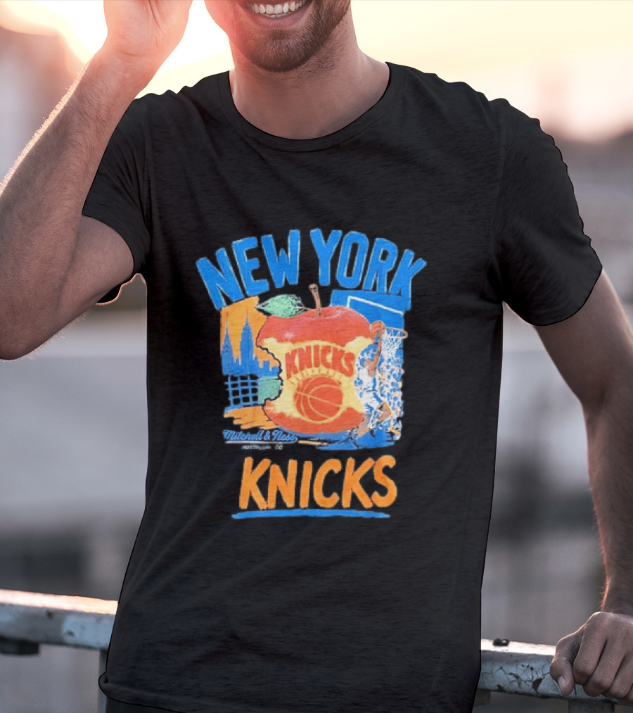Mitchell & Ness New York Knicks Basketball Big Apple City Skyline T-Shirt