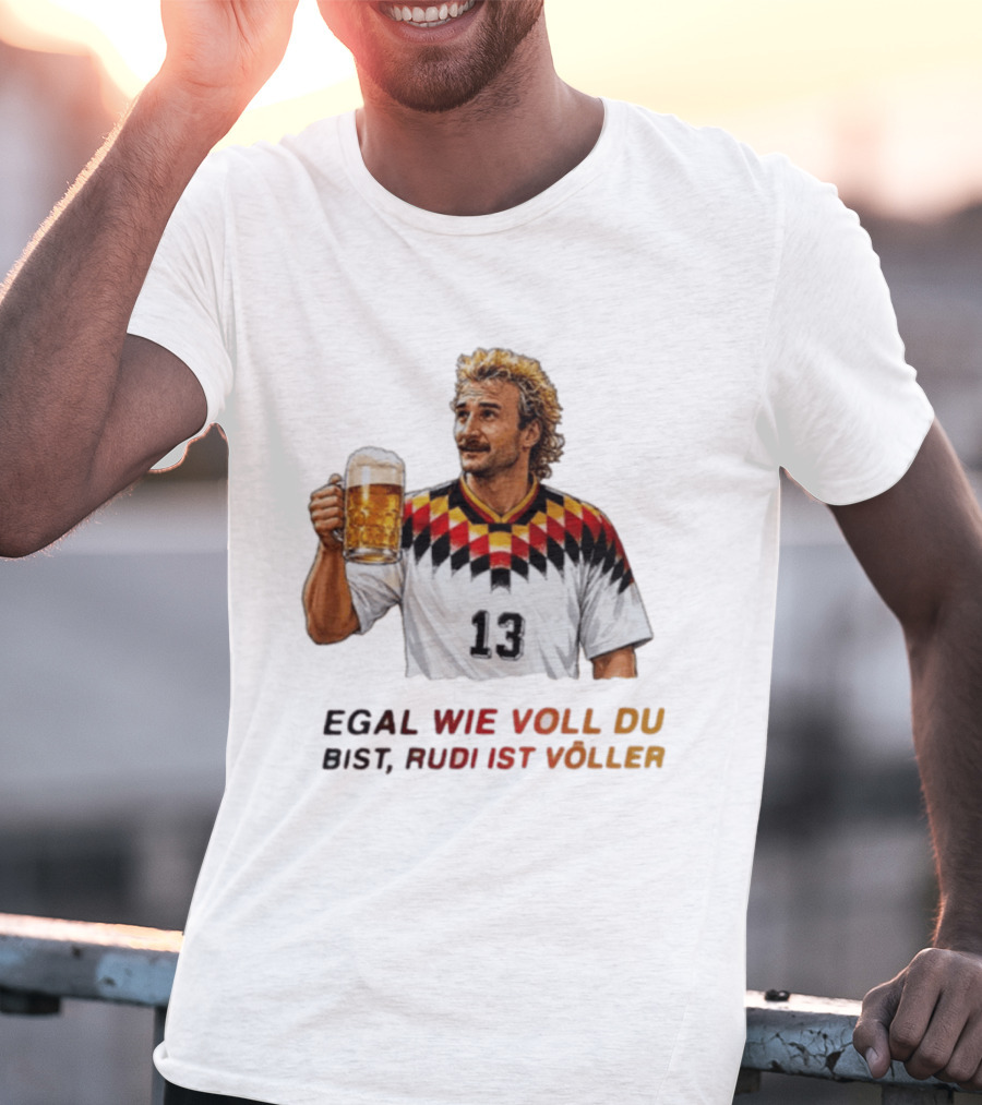 EGAL WIE VOLL DU BIST RUDI IST VÖLLER 13 Fußball Legende Mit Bierkrug T-Shirt